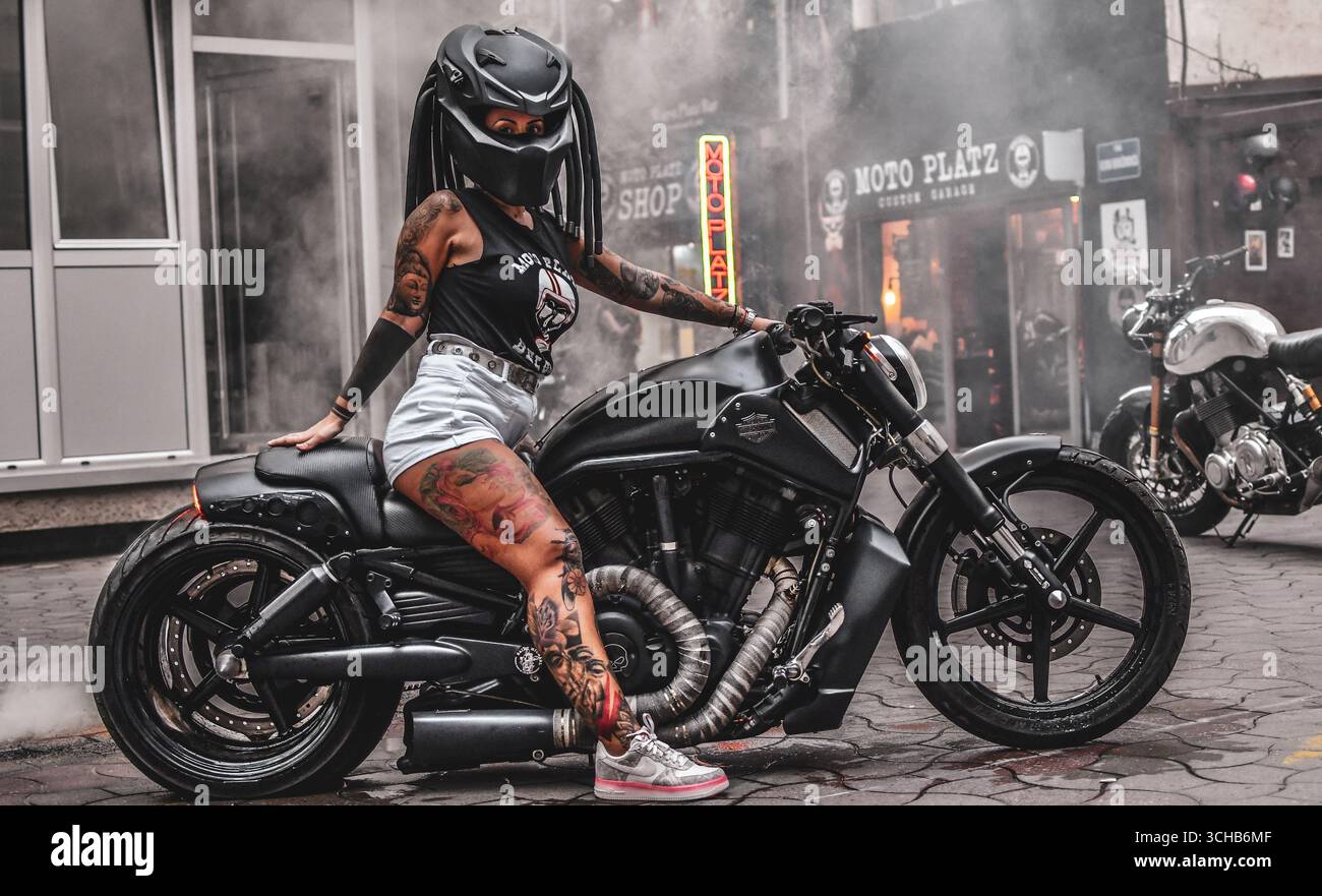 Chop Trippin' - 1971 Custom Harley XLCH Chopper | Hot Bike Magazine, image size:1300x881