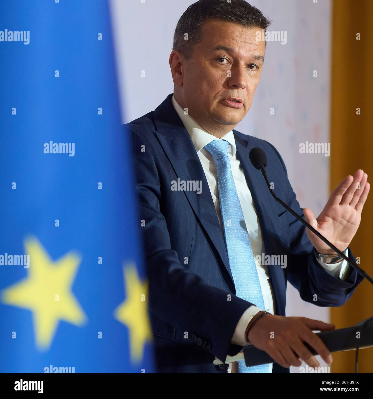 Why is the PNL holding an extraordinary congress?