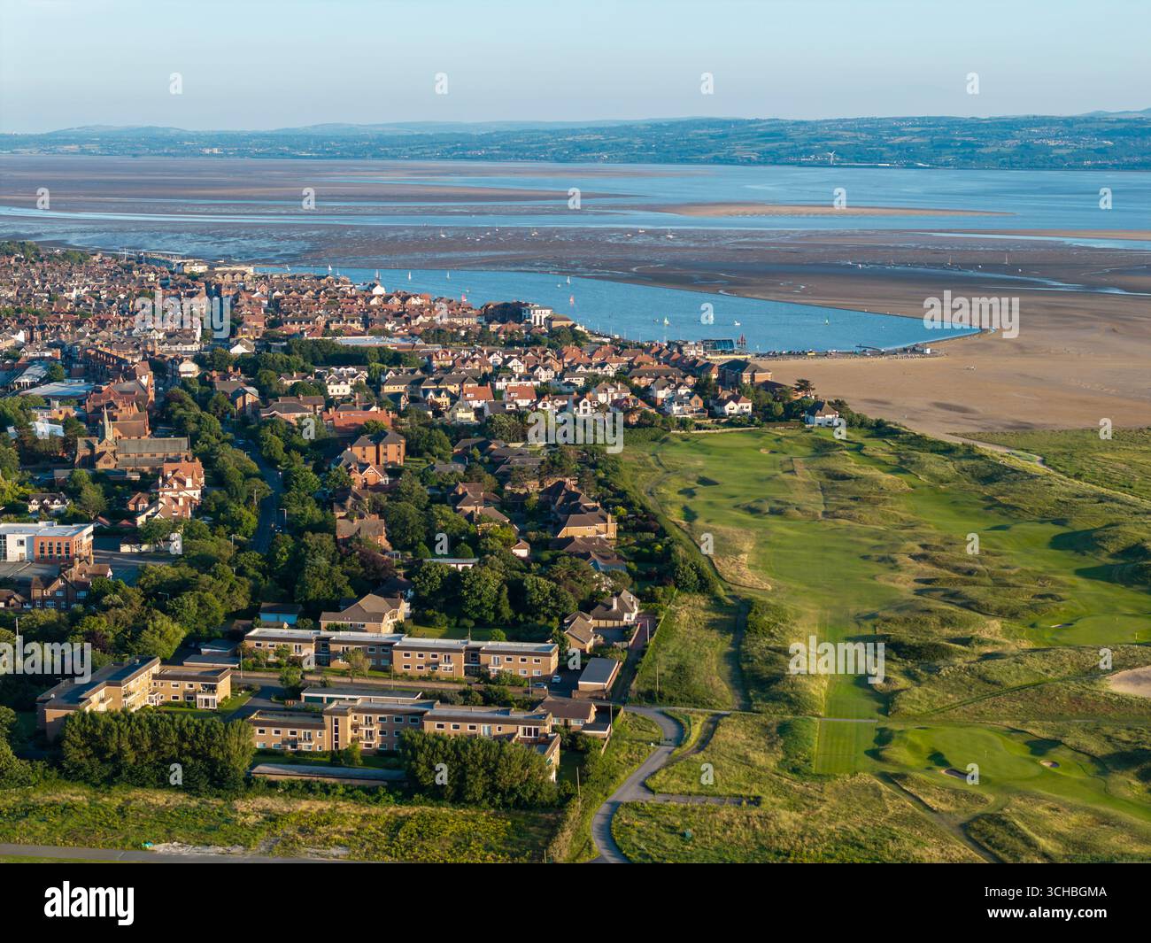 WEST KIRBY WIRRAL ENGLAND JULY 09 2025 West Kirby Beach And west-kirby-wirral-england-july-09-2025-west-kirby-beach-and