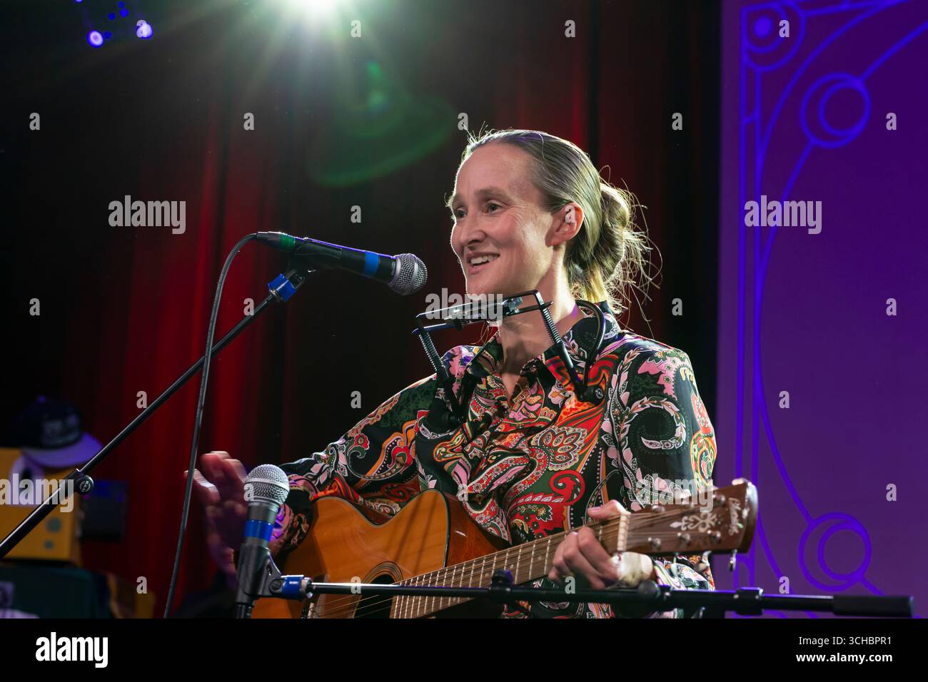 Katie Wilson performs a busking routine during 'Candidate Survivor' at Neumos in Seattle on Thursday, July 24, 2025. At the annual political event, ho Stock Photo