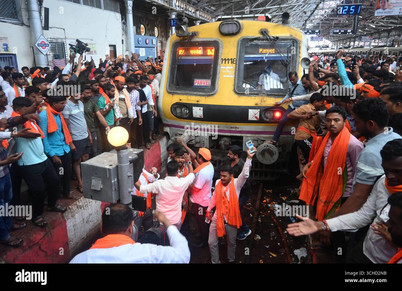 MUMBAI, INDIA - SEPTEMBER 1: Supporters of Maratha quota activist Manoj ...