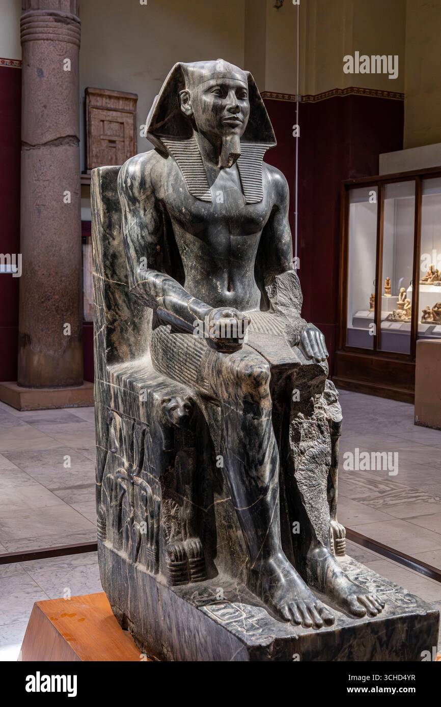 Diorite statue pharaoh khafre hi-res stock photography and images