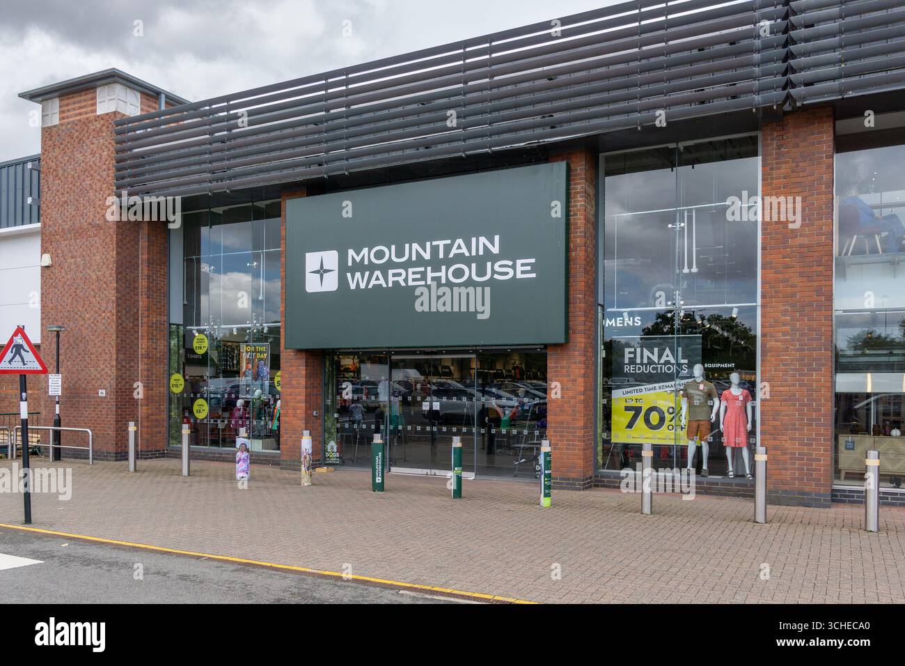 Mountain Warehouse store, Riverside Retail Park, Northampton, UK Stock Photo