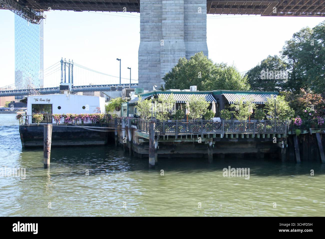 Bridge café nyc hi-res stock photography and images - Alamy