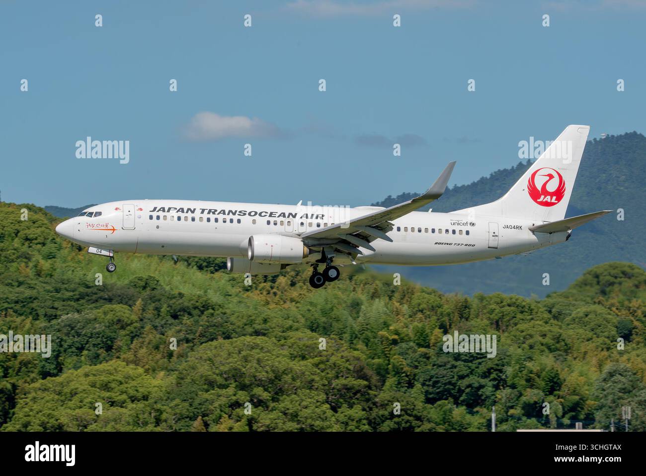 JAPAN TRANSOCEAN AIR BOEING 737-400 WITH WHALE SHARK ON SIDE Stock