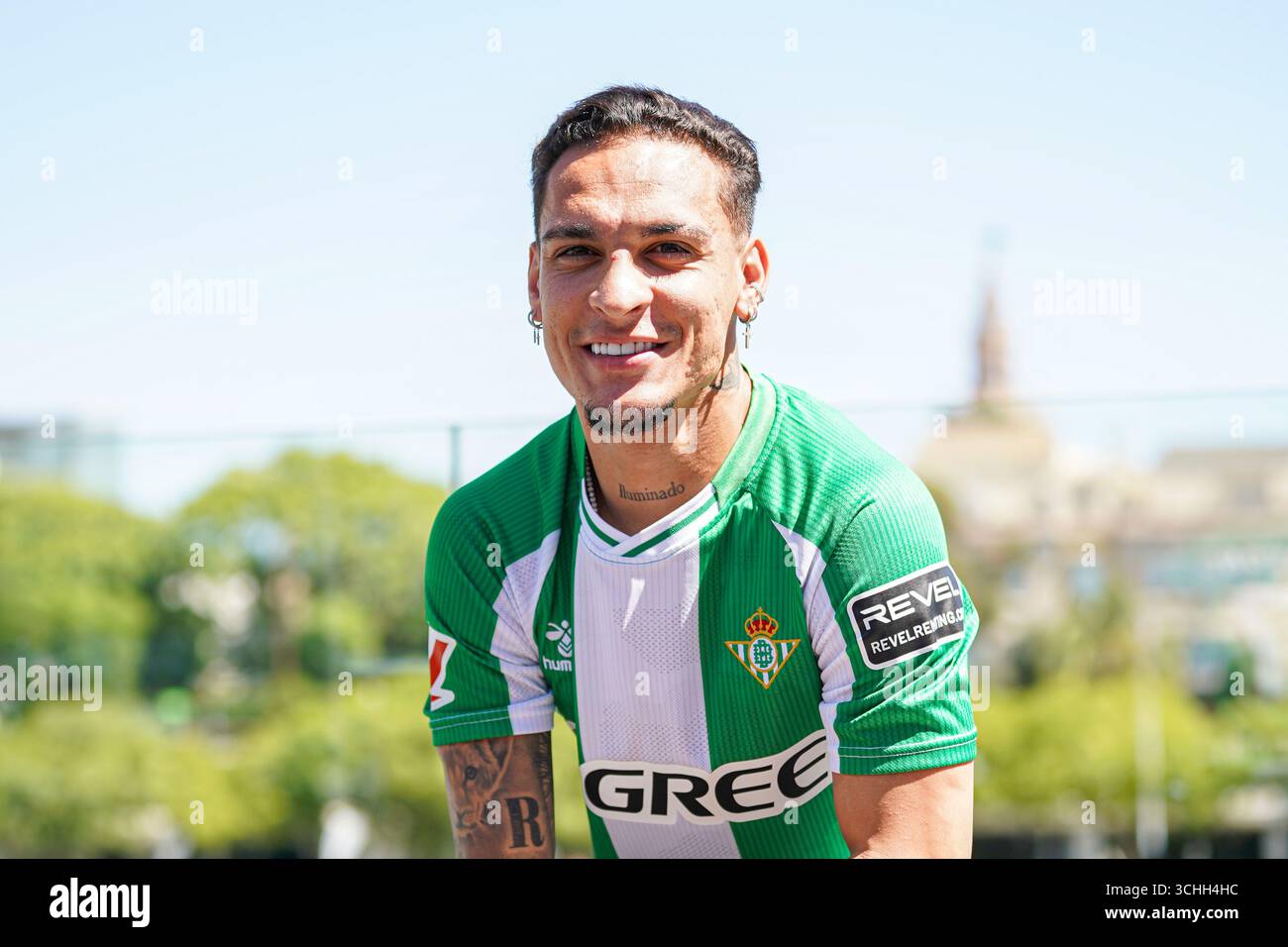 Seville, Spain. 2 september, 2025. Brazilian footballer Antony dos Santos is officially presented as the new football player of Real Betis Balompie until 2030 during photo session held at restaurant Abades Triana in Seville, Spain. Editorial use only. Credit: Fernando Vazquez / Alamy Live News Stock Photo