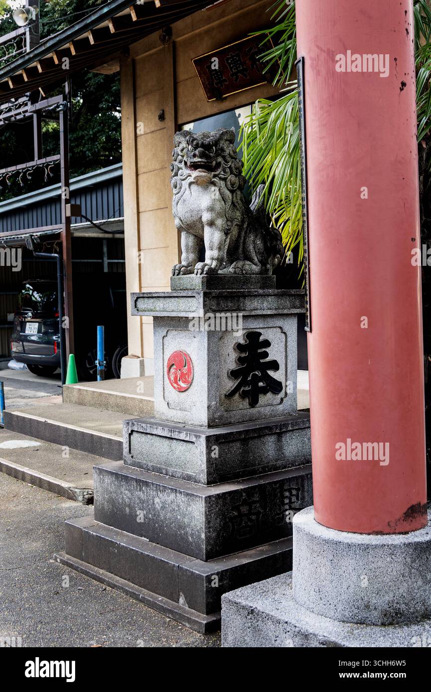 Lion statue at the Suga Shrine, Tokyo, August 2025 - Stock Image