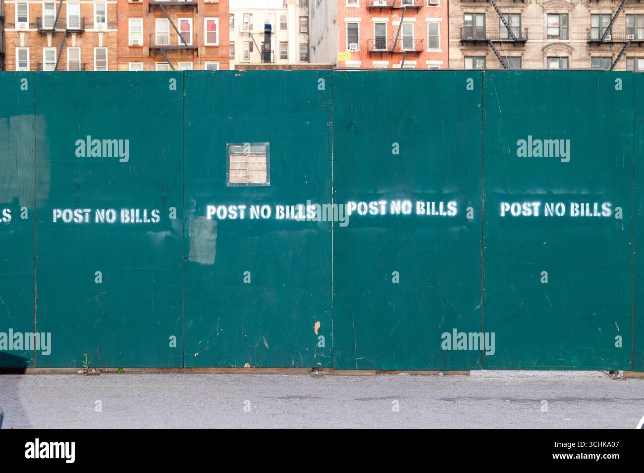 Post no bills nyc hi-res stock photography and images - Alamy