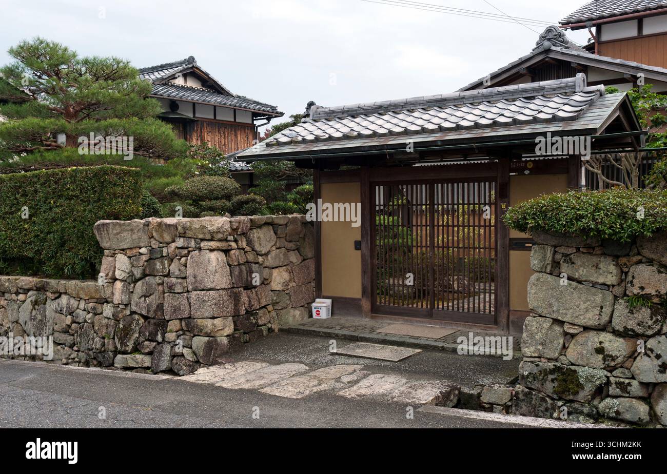 FROM JAPAN公式アカウント01 GAULT HOUSE Japanese house gate hi-res stock photography and images - Alamy