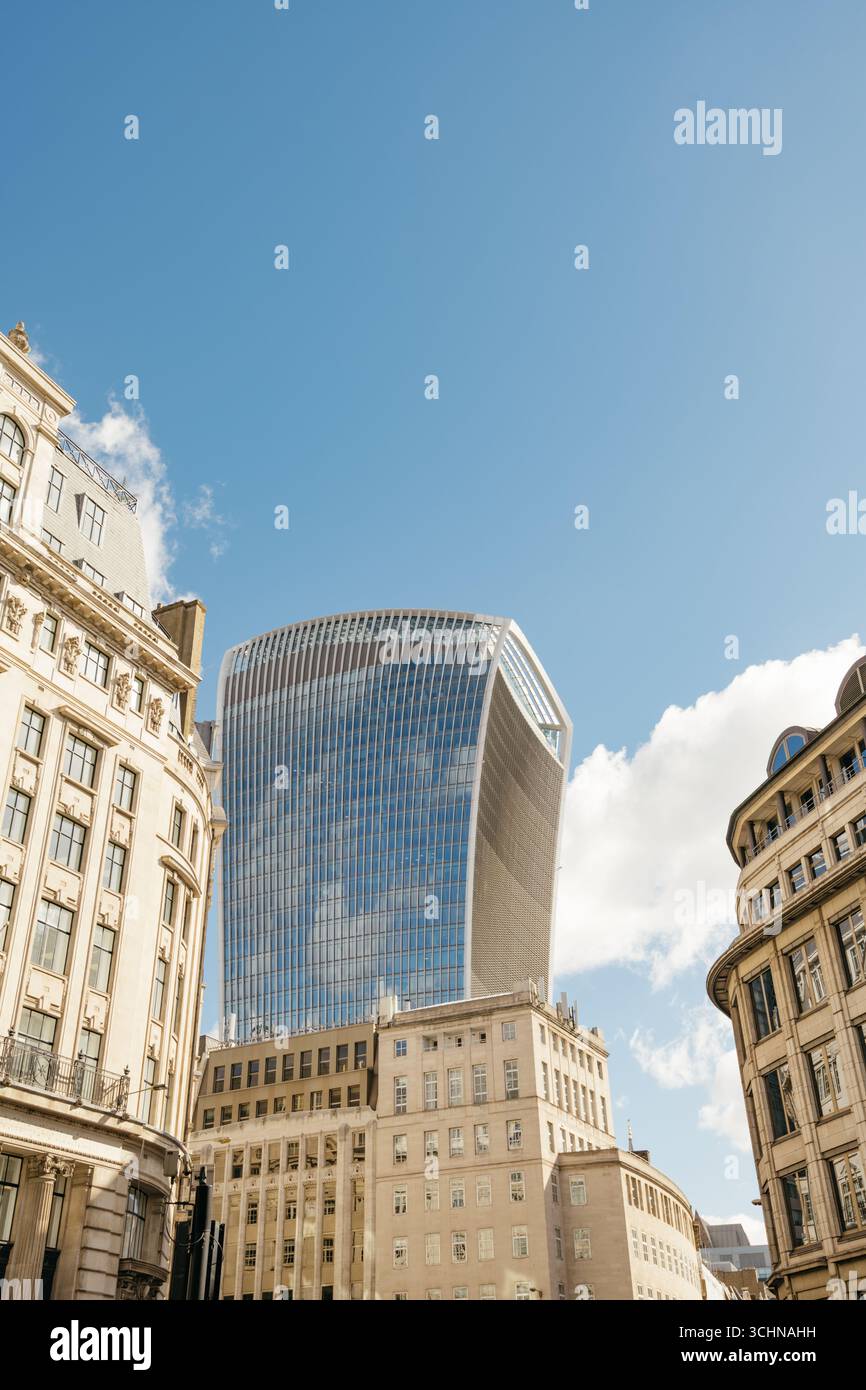 The distinctive form of The Fenchurch Building (aka The Walkie-Talkie) on the City of London's Fenchurch St, London, England, UK Stock Photo