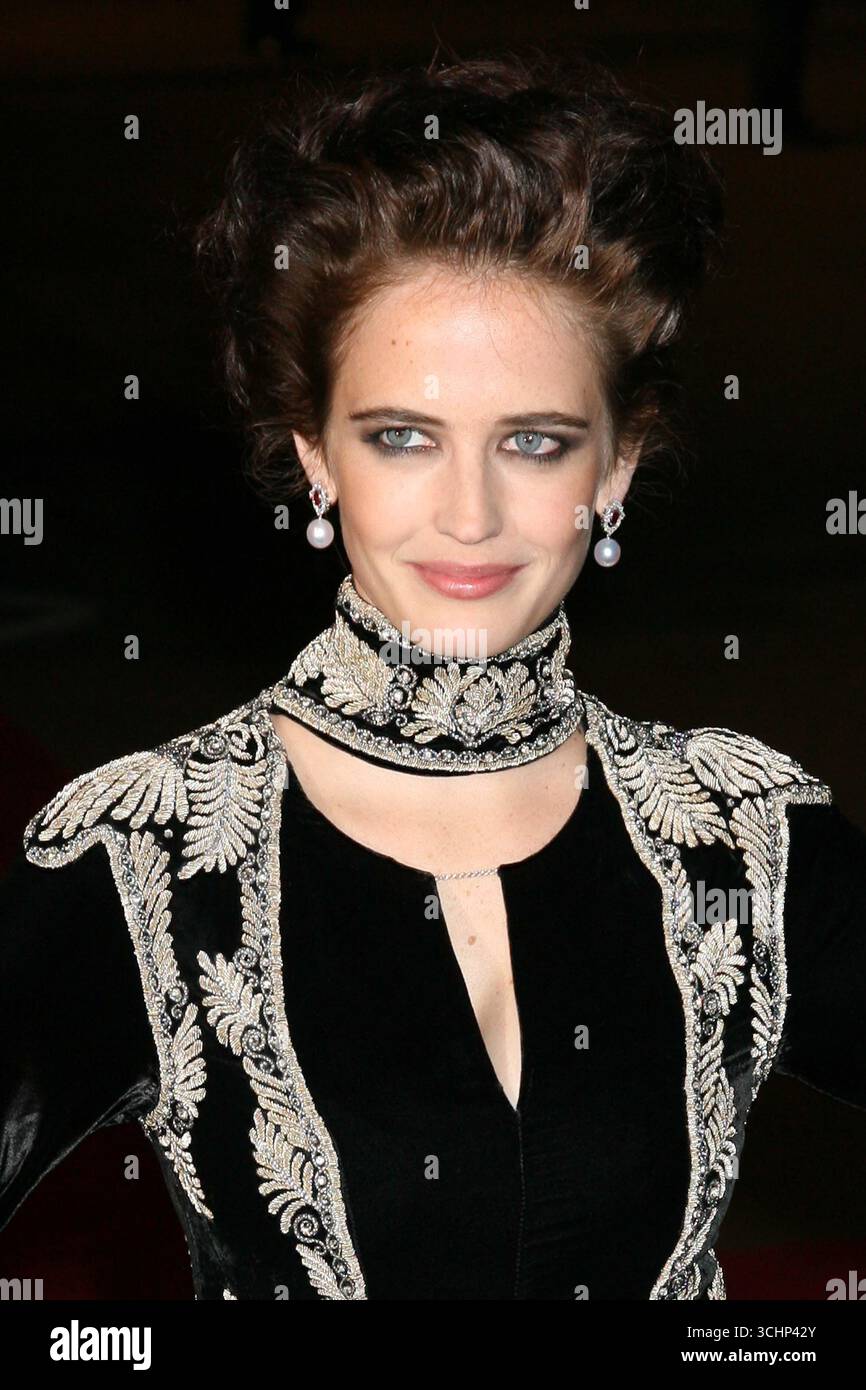 Casino royale eva green hi-res stock photography and images