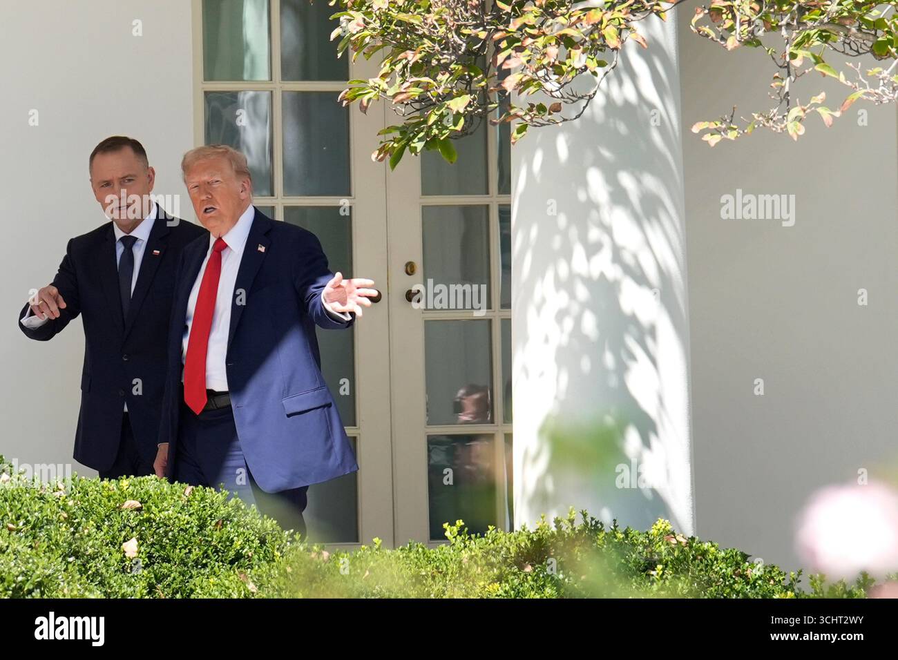 US President Donald Trump welcomes Polish president Karol Nawrocki to ...