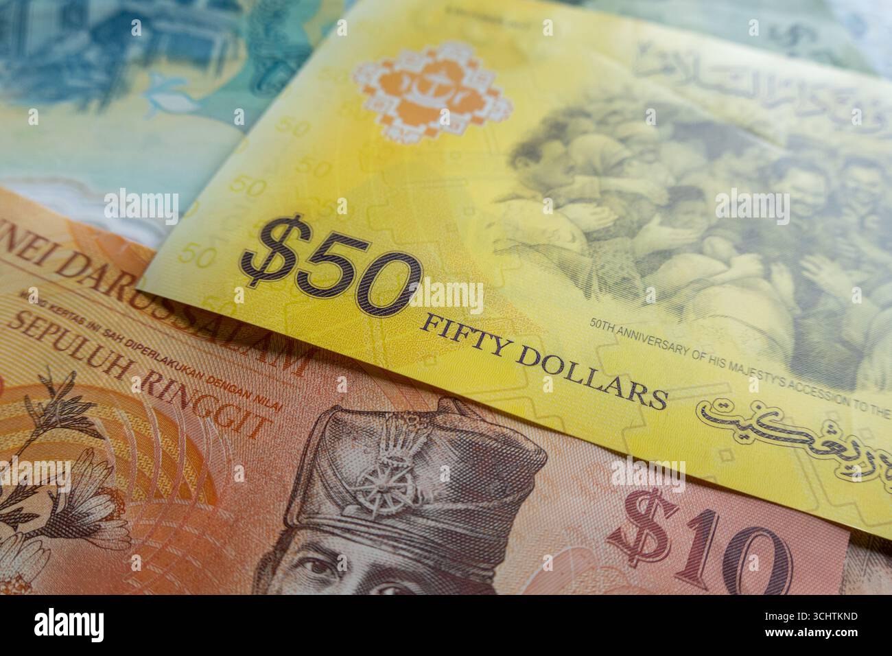 Fifty singapore dollar notes hi-res stock photography and images - Alamy