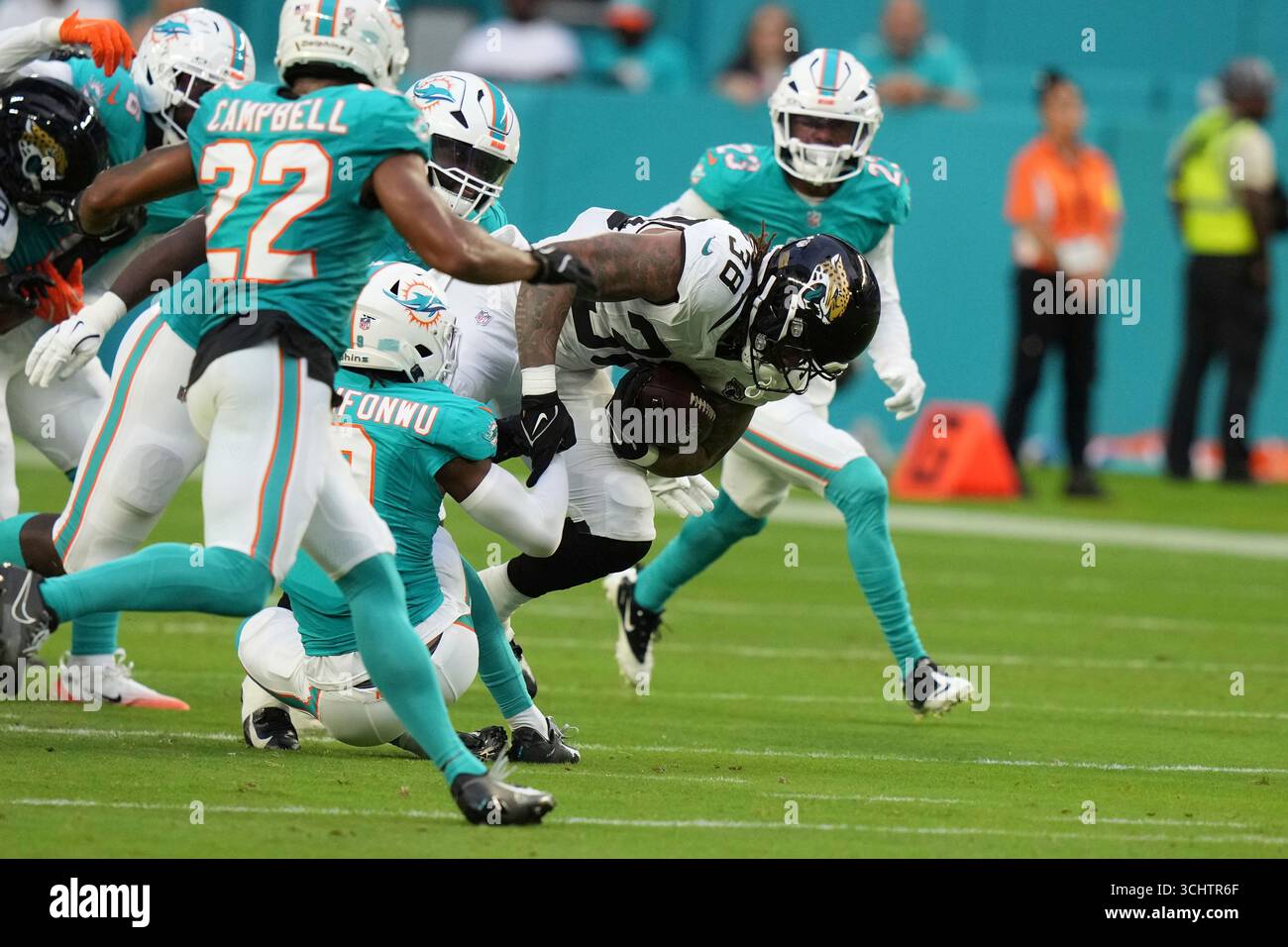 Jacksonville Jaguars running back Ja'Quinden Jackson (38) runs during ...