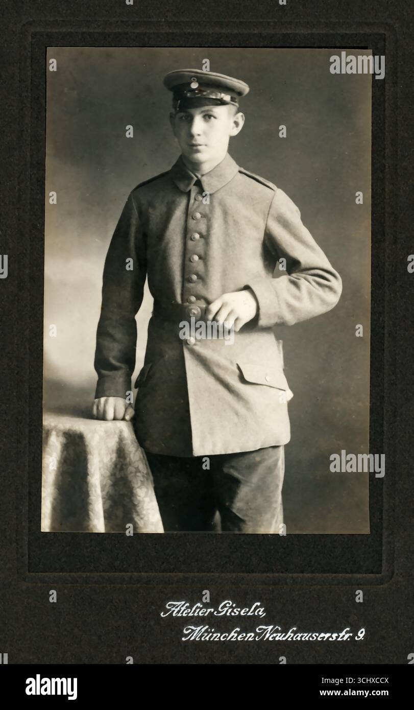 Adult uniform hi-res stock photography and images - Alamy