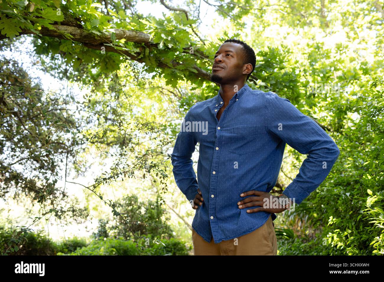 Man in vibrant blue shirt hi-res stock photography and images - Alamy
