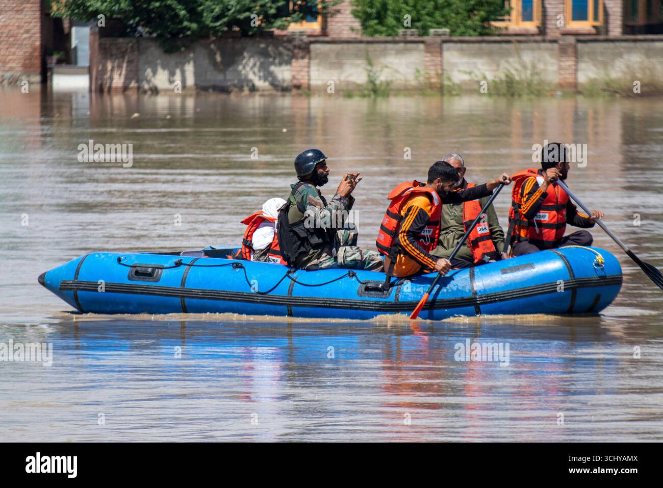 Sdrf The State Disaster Response Force (SDRF) team along with Indian army ...