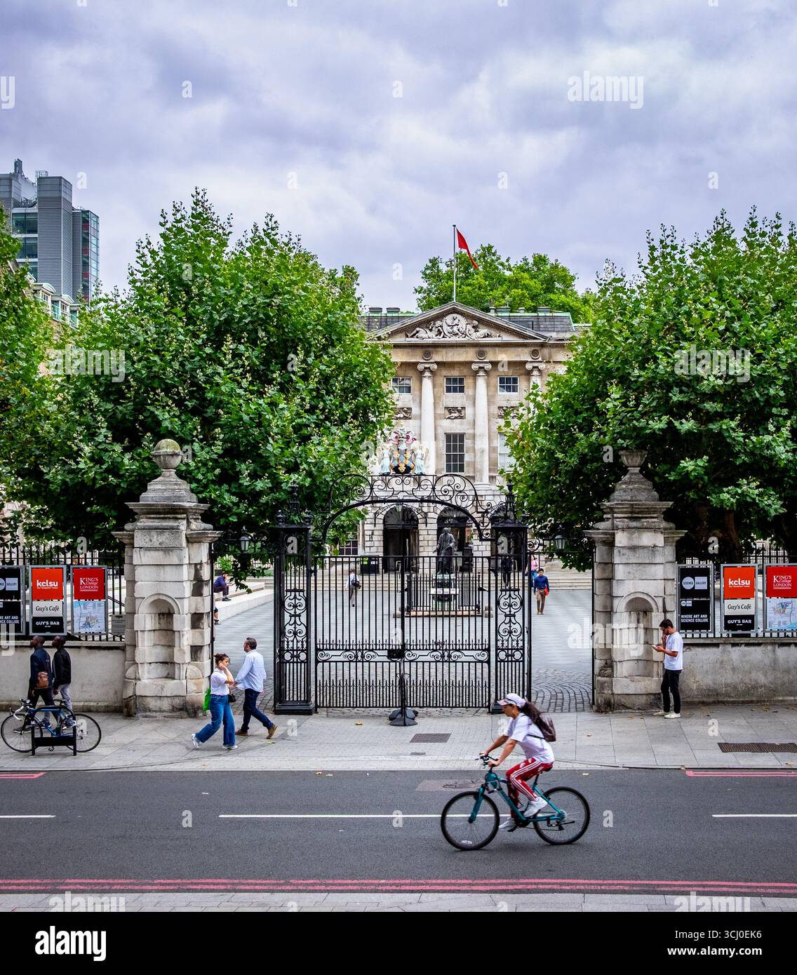 London, UK, Aug 18th 2025, view of an urban scene by King's College London Guy's Campus entrance in the borough of Lambeth and Southwark Stock Photo