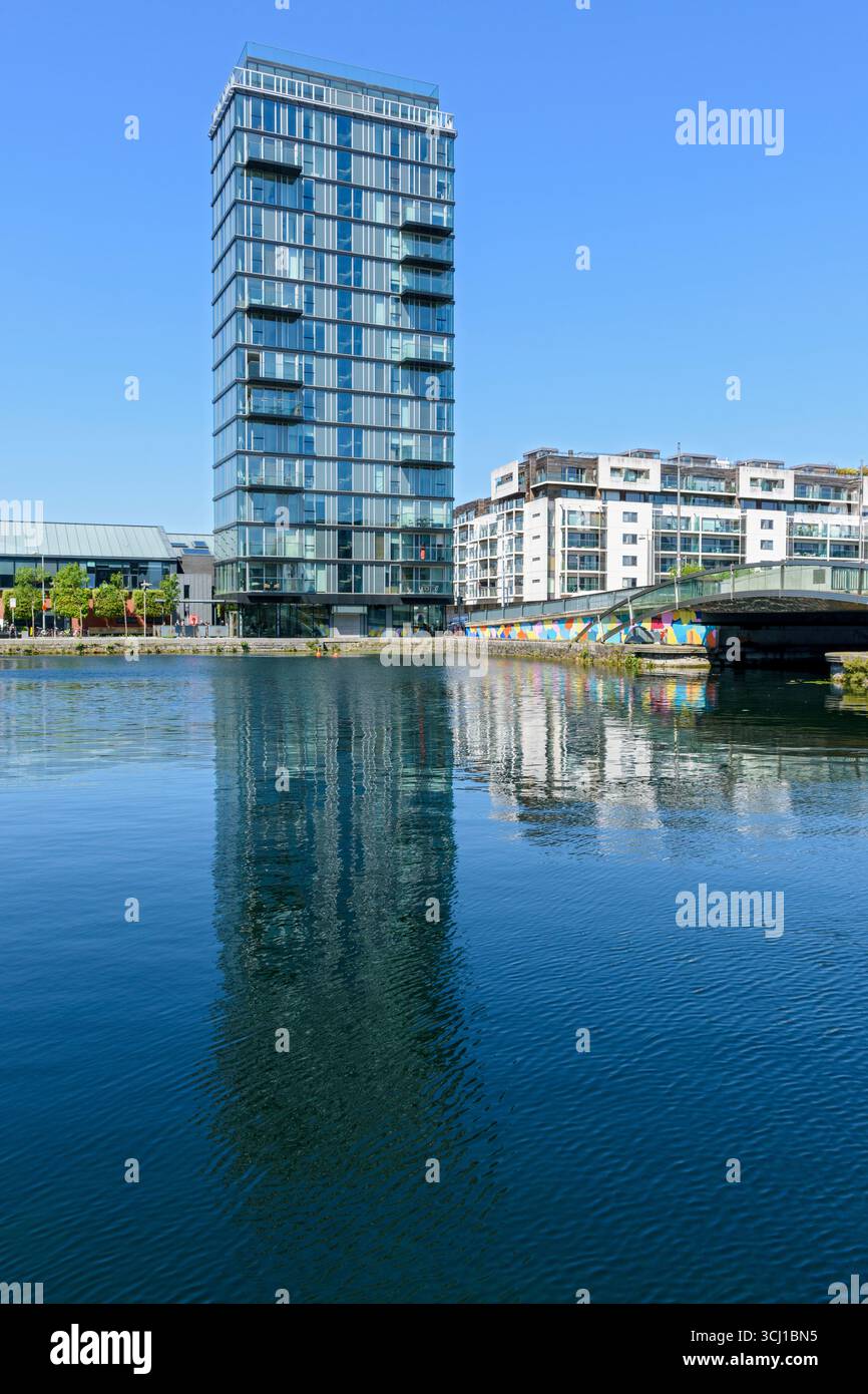 The Alto Vetro and the Grand Canal Wharf apartment blocks, Grand Canal Quay Dublin, Ireland.  Shay Cleary Architects 2008. Stock Photo