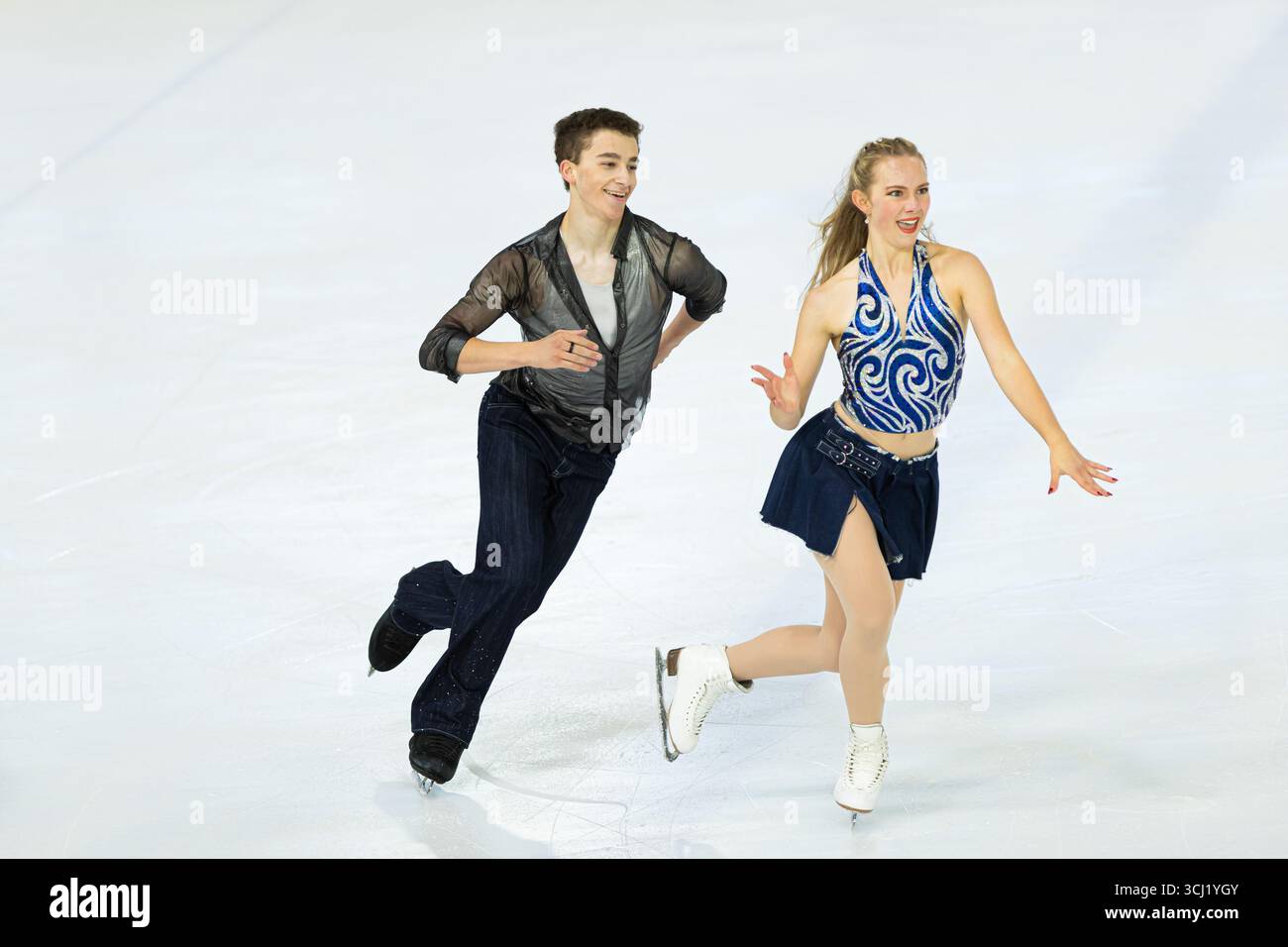 Jasmine ROBERTSON and Chase ROHNER (Usa) during ISU Junior Grand Prix ...