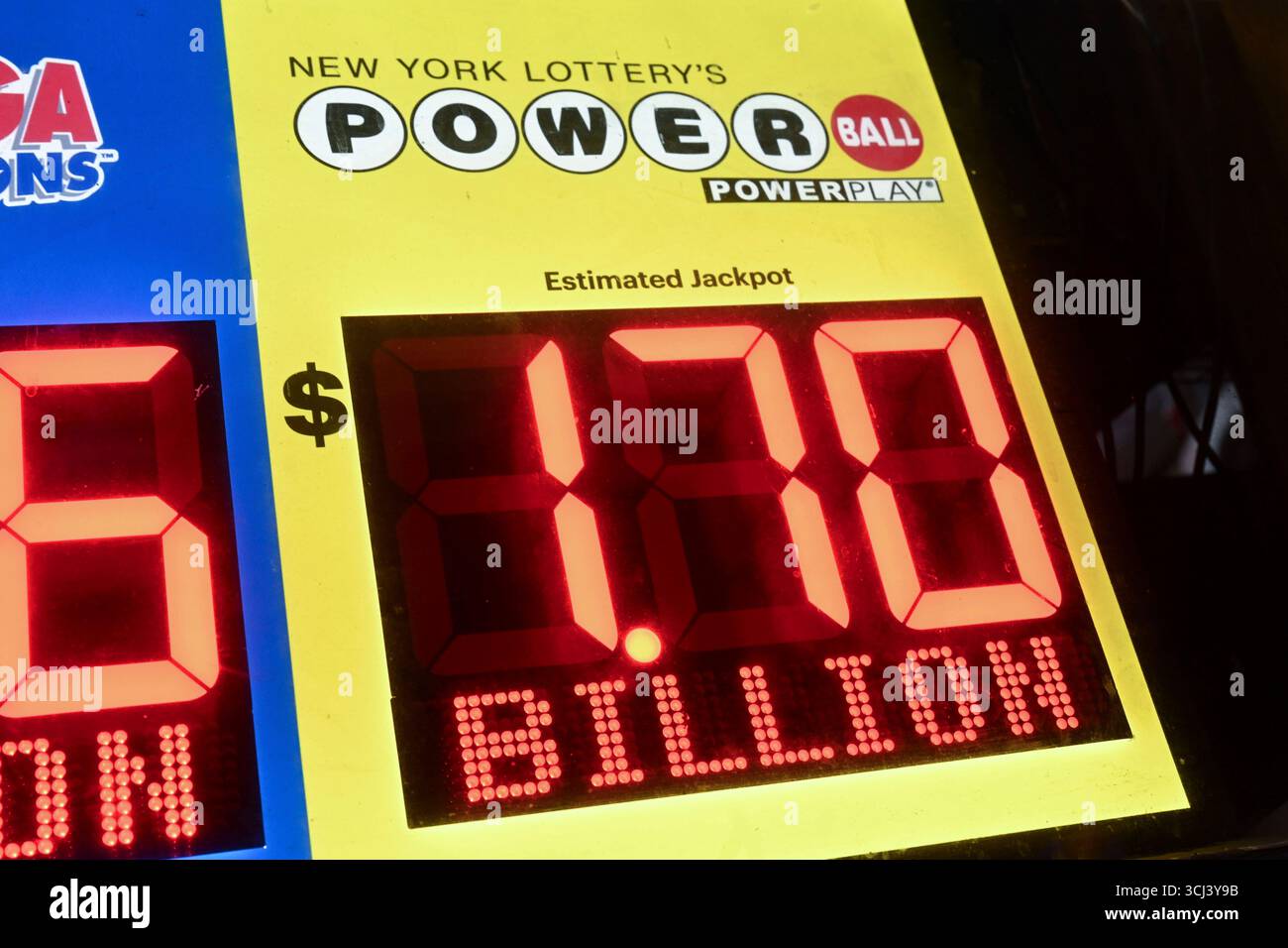 Powerball Led Sign Photo by: NDZ/STAR MAX/IPx 2025 9/4/25 A lottery advertising sign in a ...