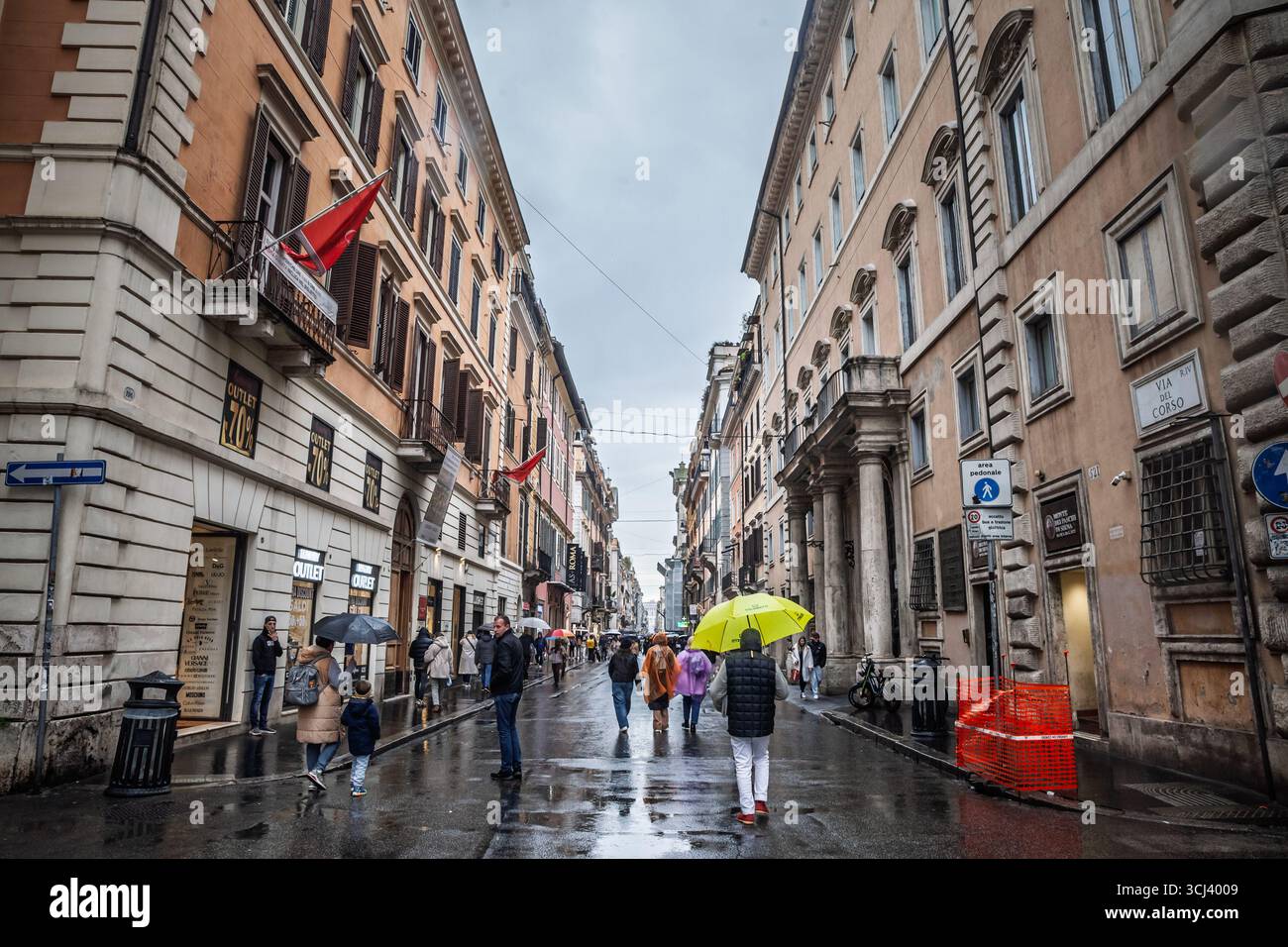 ROME, ITALY - JANUARY 15, 2025: Pedestrians walking along Via del Corso in Rome, showcasing busy urban life, popular shopping areas, and classical Rom Stock Photo