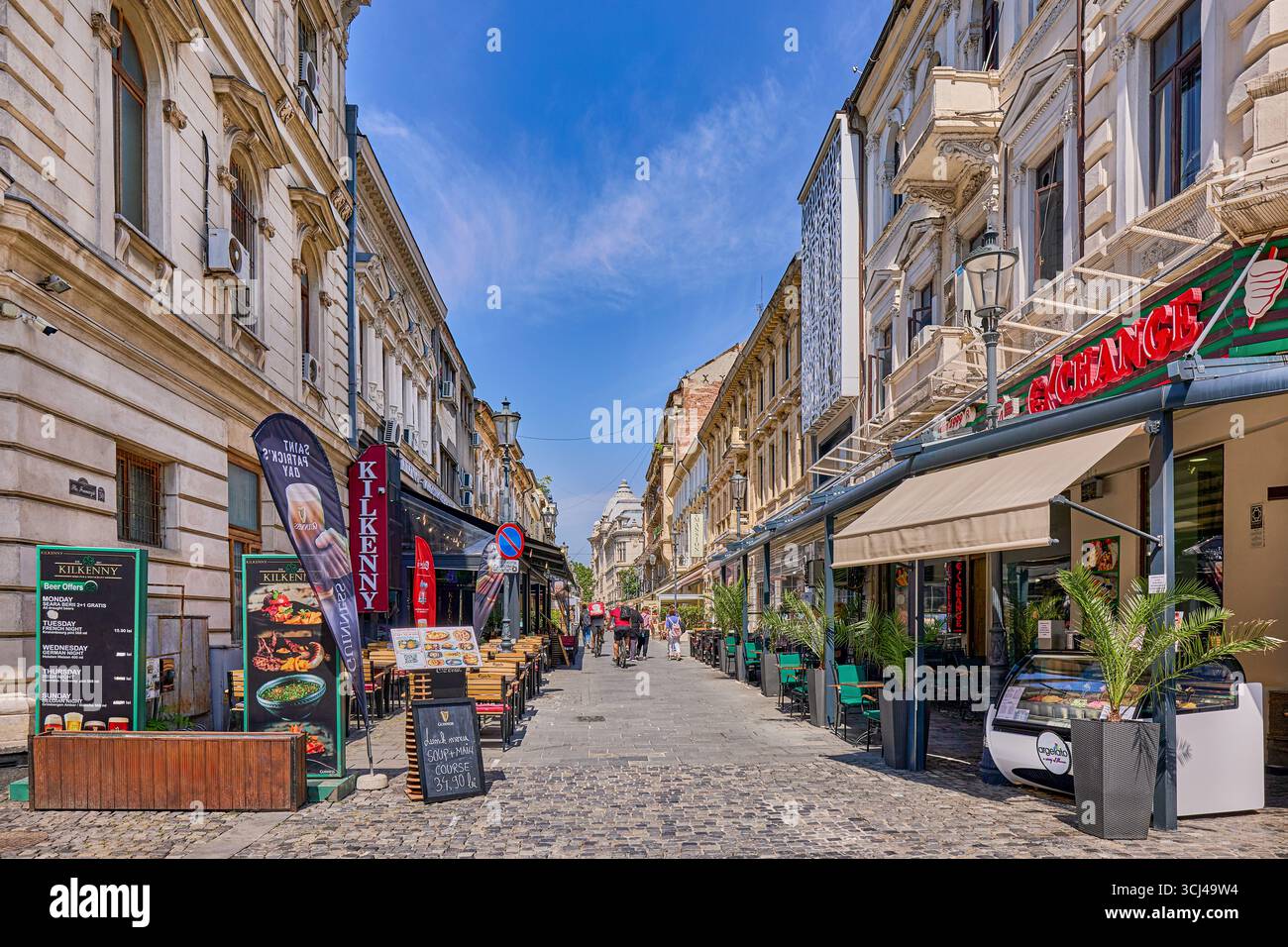 Street cafe's and restaurants line the pedestrian streets in the