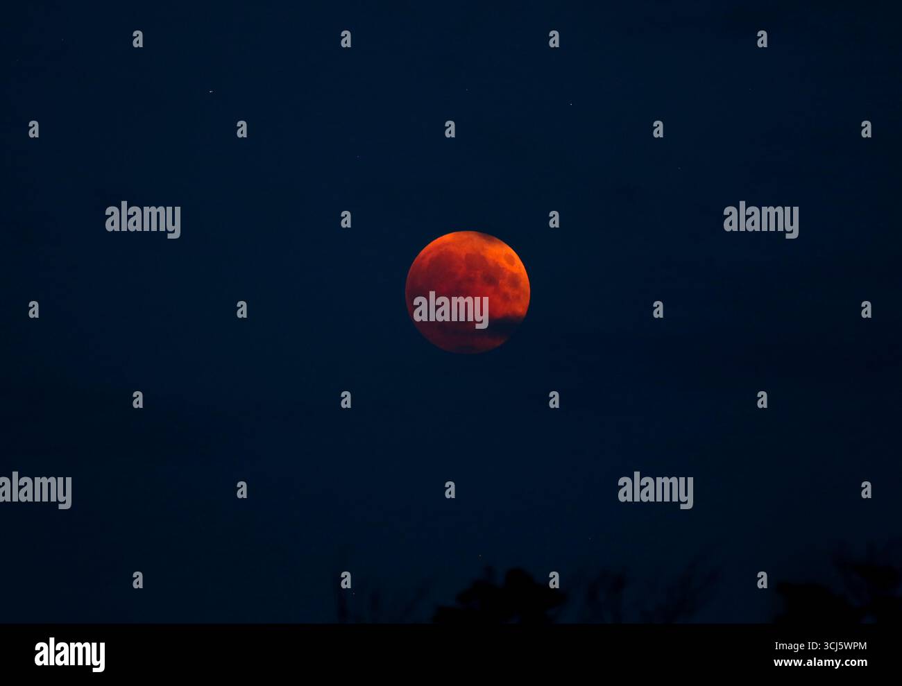 Tutzing Deutschland 05th Sep 2025 Hier Im Bild Der Blutmond Vom 27 