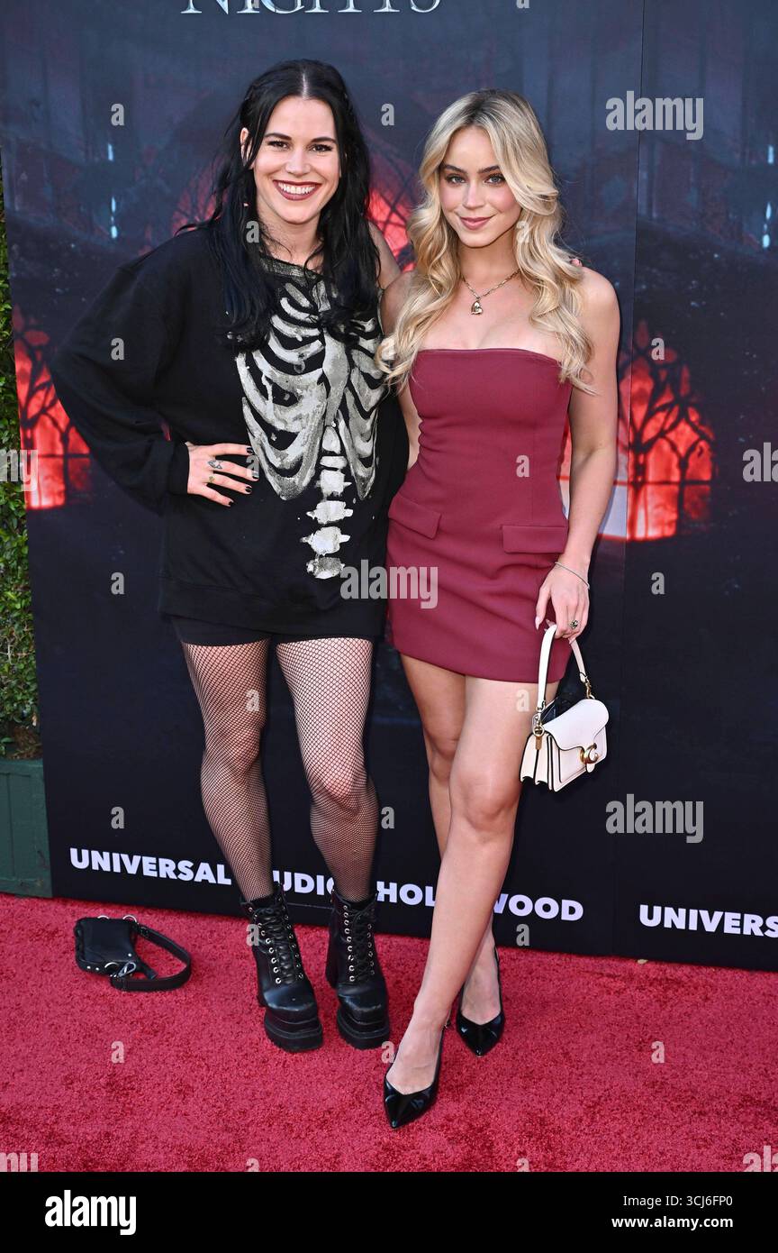 Krsy Fox und Alexa Blair bei der Eröffnung der Halloween Horror Nights ...