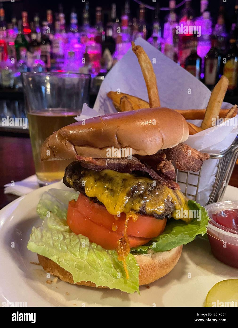 Slattery's Midtown Pub is a warm and cozy neighborhood bar that offers lunch specials in Midtown East Manhattan, 2025, New York City, USA - Smartphone Captured Stock Image
