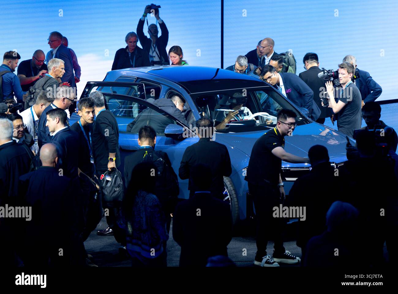 05 September 2025, Bavaria, Munich: The BMW iX3 will be the first model ...