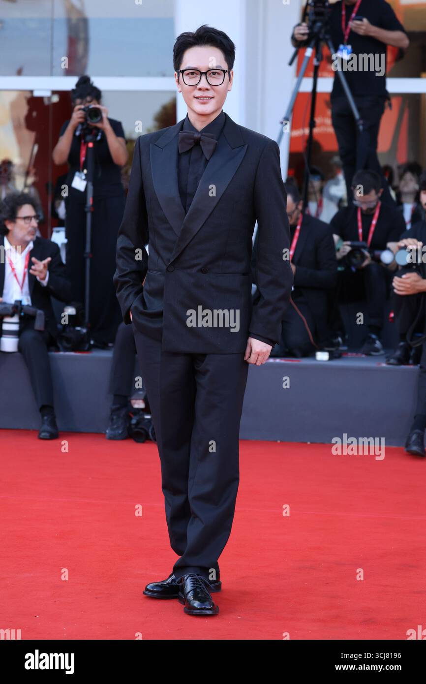 Feng ShaofengGUA ZHONG TIAN THE SUN RISES ON US ALL Premiere 82nd Feng shaofenggua zhong tian the sun rises on us all premiere 82nd