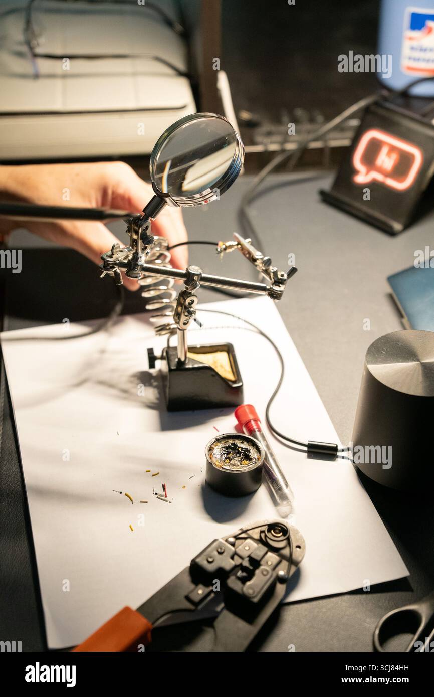 Soldering process hi-res stock photography and images - Alamy