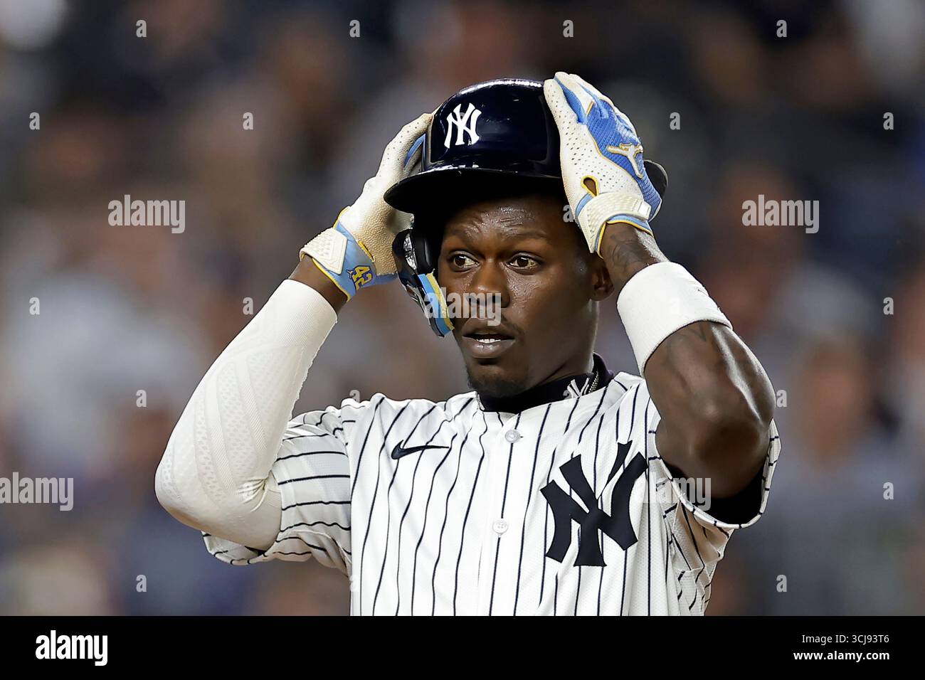 thumbnail image 2 of Baseball Trading Cards 2025 Topps Jazz Chisholm Jr. Baseball Card - New York #185 Collectible Trading Card Jazz Chisholm Jr 2025 Topps Card 2 of 11