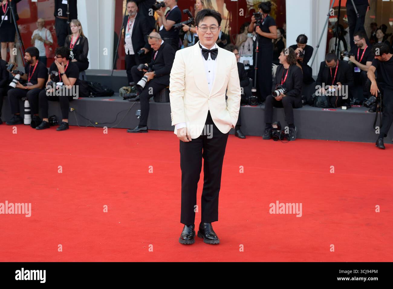 Zhang Songwen attends "The sun rises on us all" red carpet during the ...