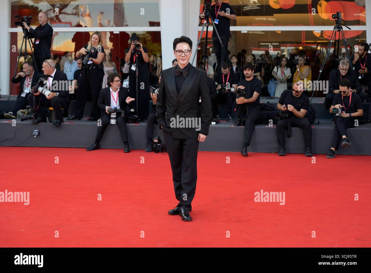 Feng Shaofeng attends "The sun rises on us all" red carpet during the ...