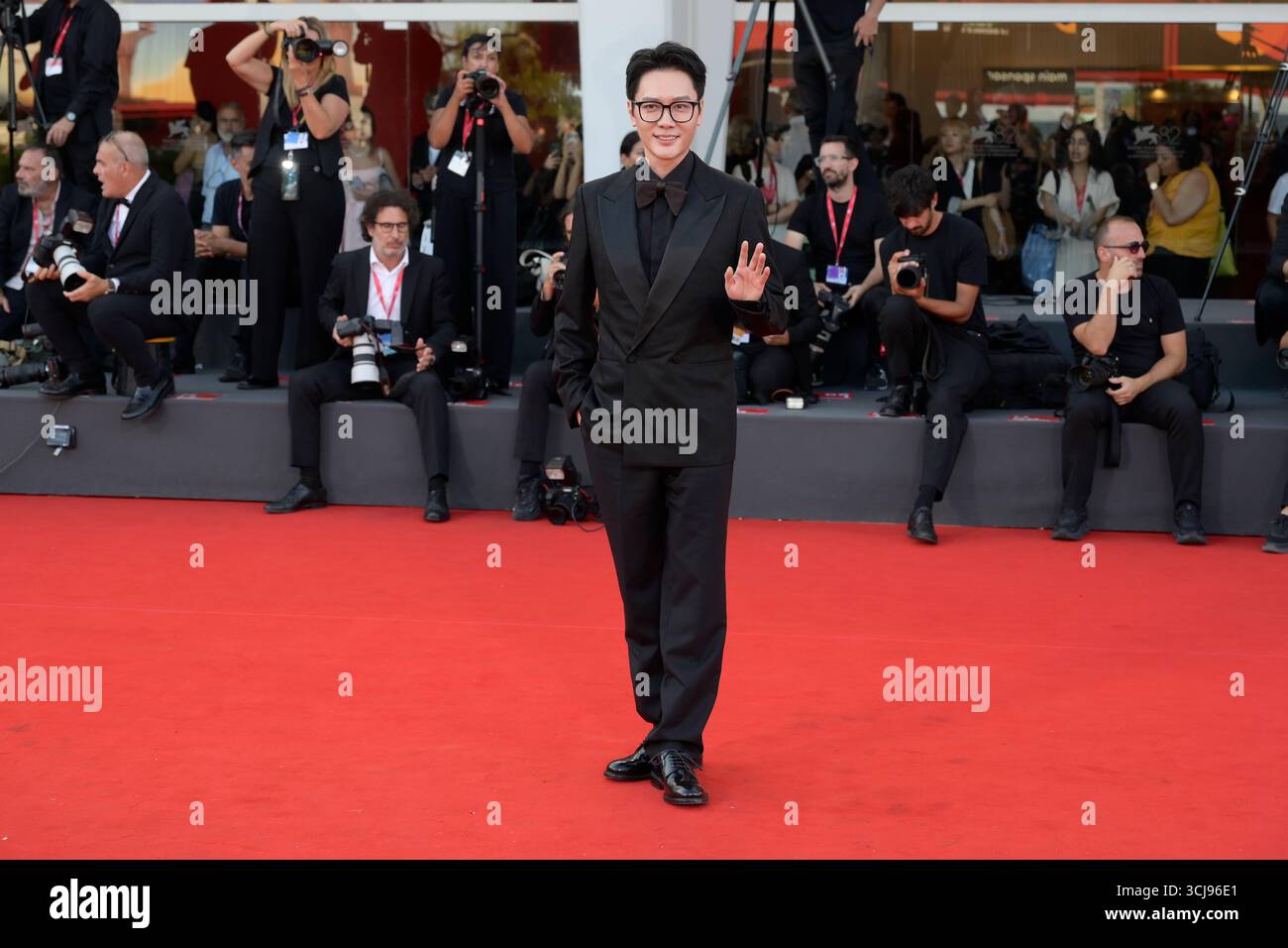 Feng Shaofeng attends "The sun rises on us all" red carpet during the ...