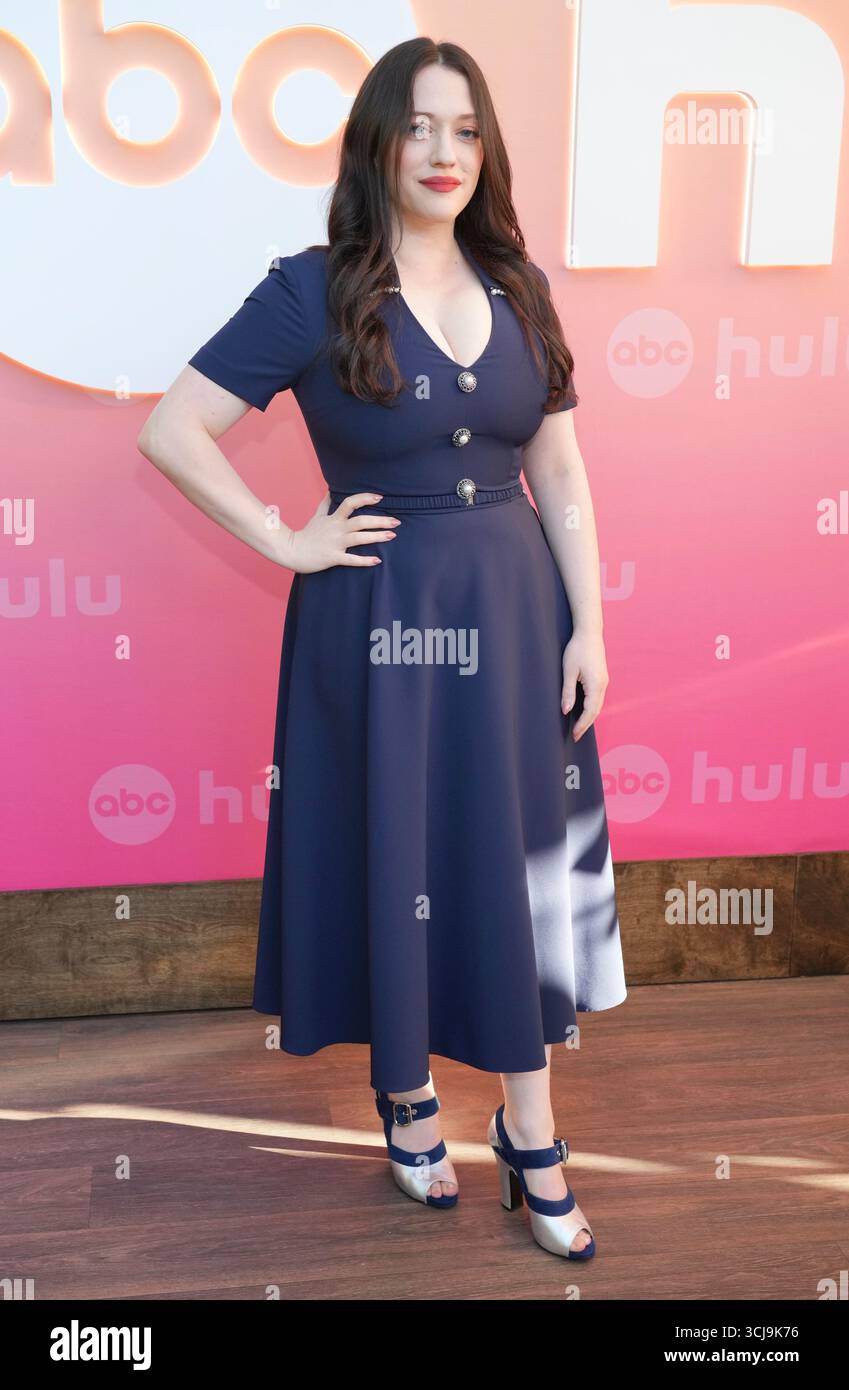 kat dennings blue dress 34 times Kat Dennings' hair and makeup were red carpet goals