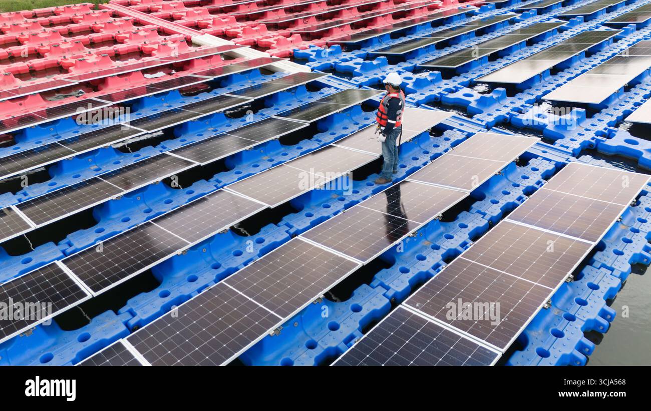 Professional engineer installation, cleaning, service maintenance floating solar panels photovoltaic clean energy system Stock Photo