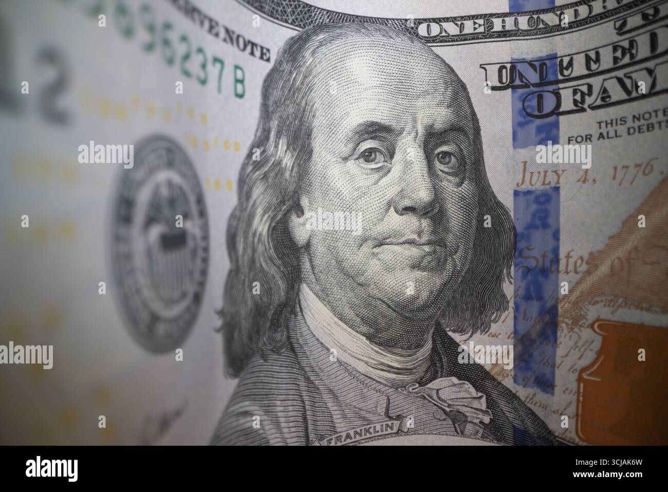 Macro details of 100 dollar bill Stock Photo - Alamy