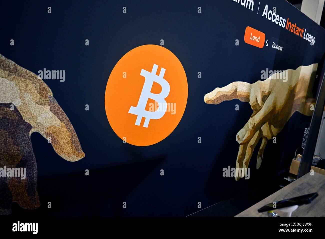 Bitcoin logo usa hi-res stock photography and images - Alamy