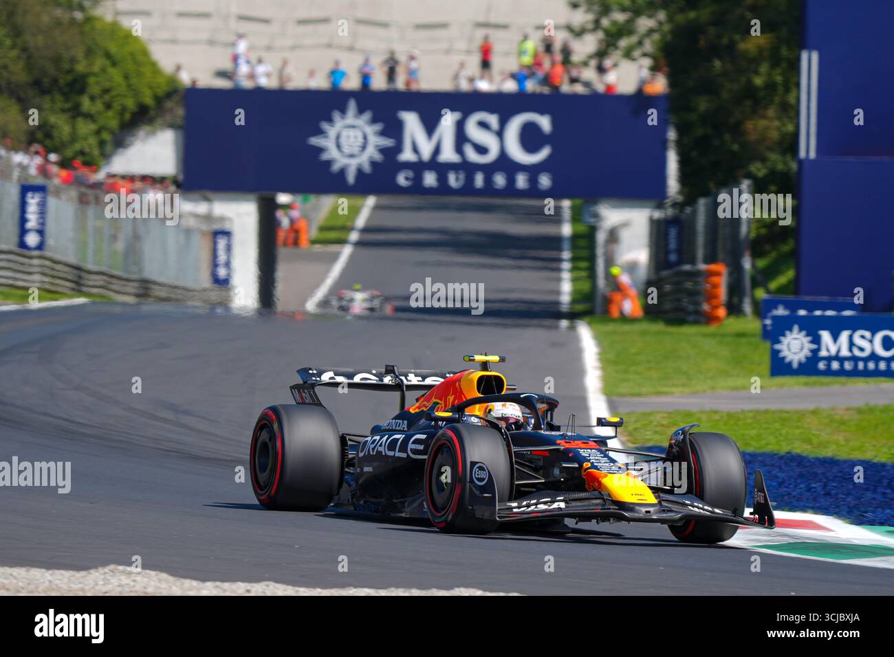 Oracle Red Bull Racing Japan Yuki Tsunoda of Japan driving the (22) Oracle Red Bull Racing RB21 ...