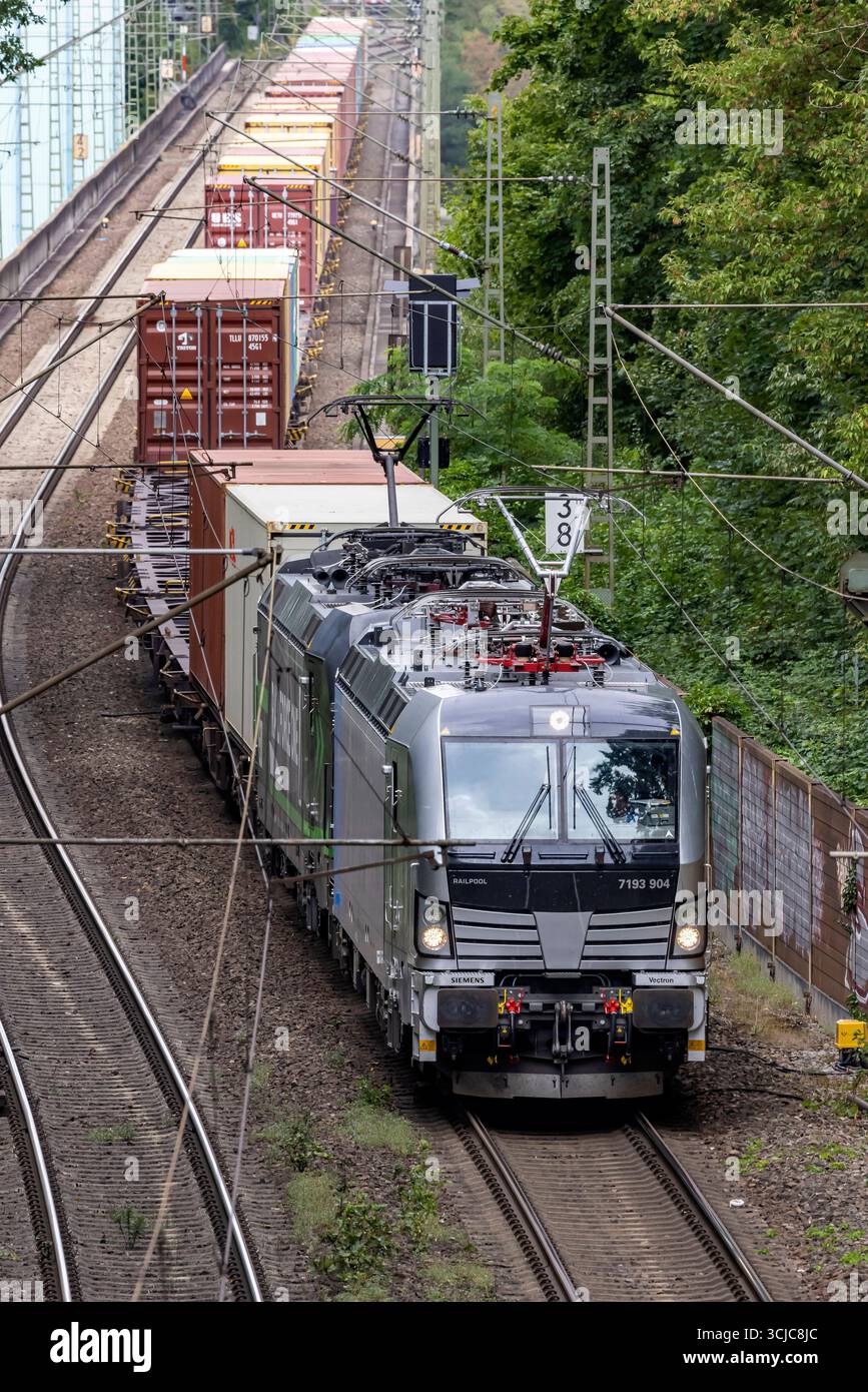 Güterzug unterwgs auf der Schusterbahn, einer Umfahrung des ...