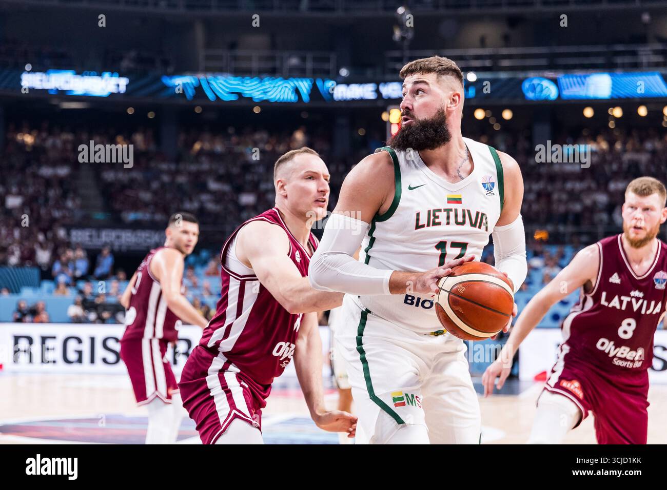Jonas Valanciunas (Litauen, 17) am Ball FIBA EuroBasket 2025: Litauen ...