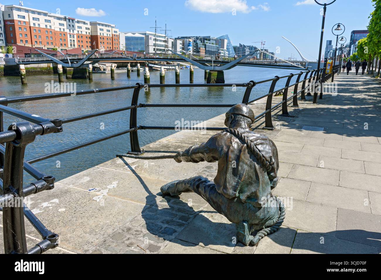 The Linesman, a bronze sculpture by Dony MacManus, 1999.  By the river Liffey at City Quay, Dublin, Ireland. Stock Photo