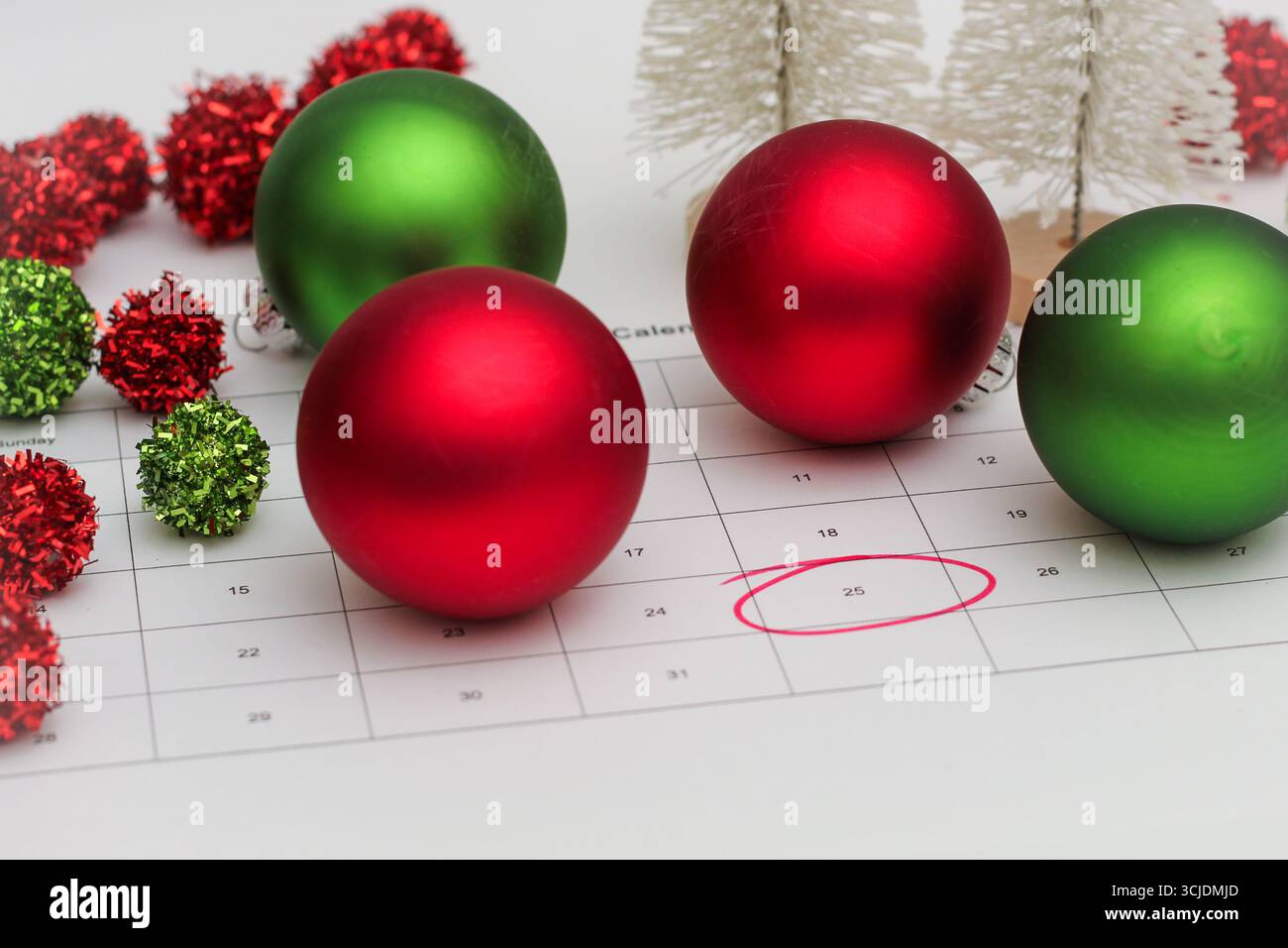Calendar holiday circled hi-res stock photography and images - Alamy, image size:1300x956