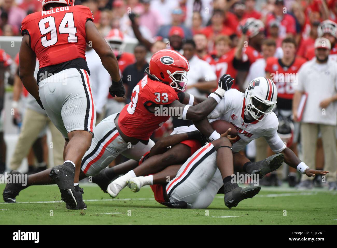 ATHENS, GA - SEPTEMBER 06: Linebacker Chris Cole #9 of the Georgia ...