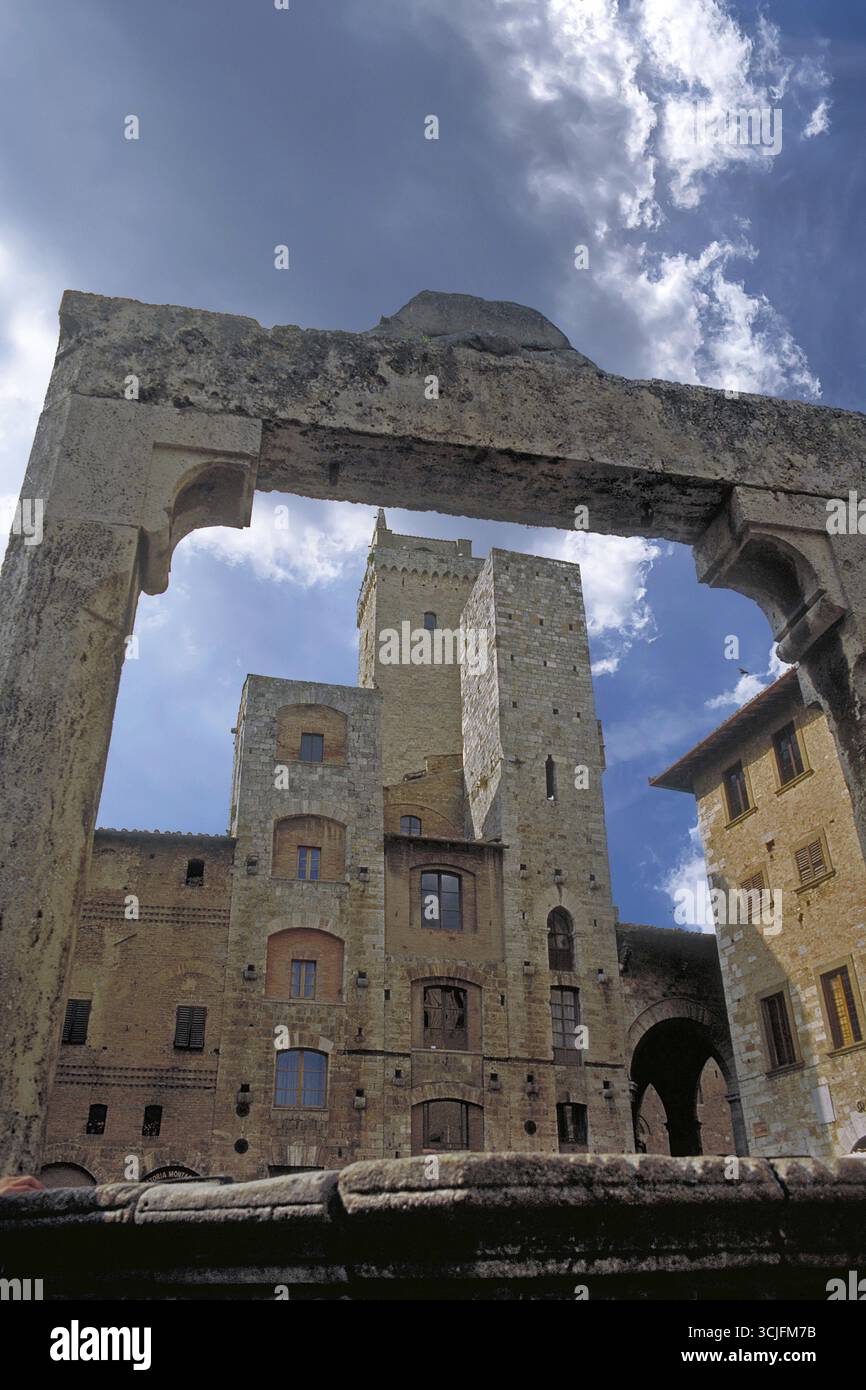 View through the fountain arch to the towers, market square, San Gimignano, Tuscany, Italy Stock Photo