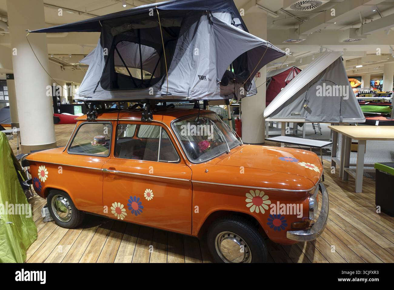 Dachzelt auf NSU-Oldtimer - Innenansicht Globetrotter-Filiale Kln,  Nordrhein-Westfalen, Deutschland Stock Photo - Alamy