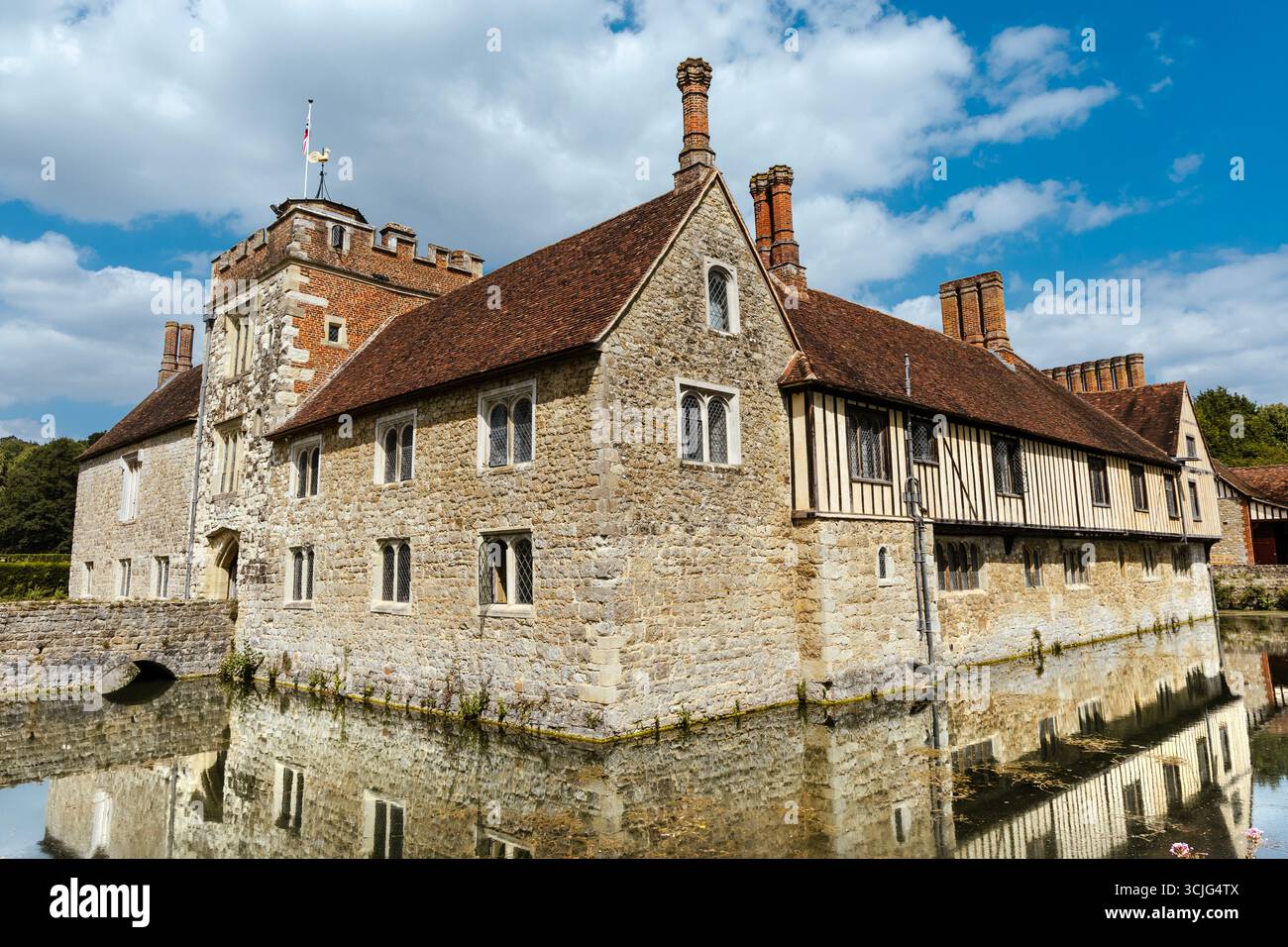 Medieval manor house hi-res stock photography and images - Alamy